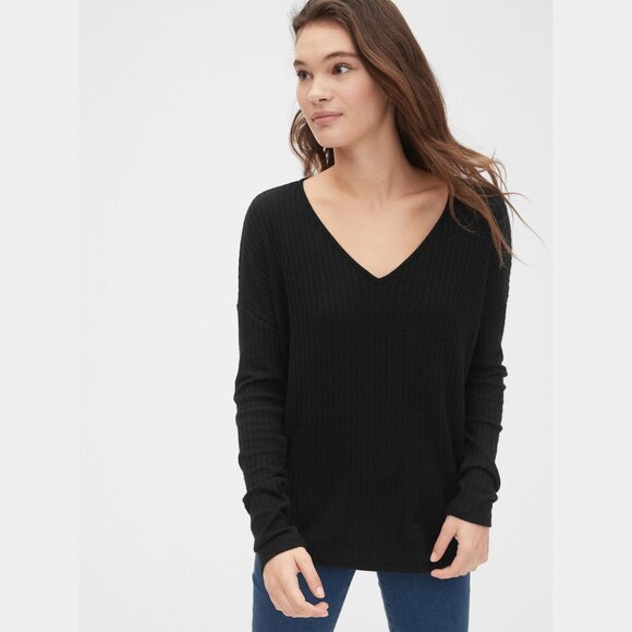 GAP Relaxed Ribbed V-Neck Long Sleeve T-Shirt - Picture 2 of 8